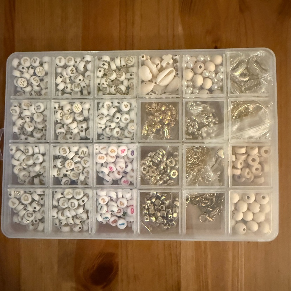 Beads For Jewelry Making Hundreds Of Beads Letters Wooden Hearts Gold Pearl New